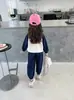 Conjunto de Sudadera para Niñas Otoño 2025: Conjunto de Dos Piezas con Sudadera de Cuello Camisero 3D de Dibujos Animados Elegante y Pantalones para Bebé Niña