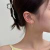 ¡Aretes Perfectos para Doble Perforación en las Orejas! Aretes de Tachuela con Cadena Cruzada en Forma de Corazón y Borla, con Cierre de Rosca y Parte Trasera Plana, Pendientes Impresionantes