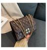 Bolso bandolera de un solo hombro 2023, cuadrado, elegante, moderno, retro, para mujer, nuevo, con cadena acolchada, pequeño, popular, informal, para invierno.