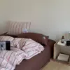 Juego de ropa de cama de cuatro piezas de algodón puro INS, sábana de algodón 100% lavada para dormitorio de estudiante, funda de edredón a rayas, juego de tres piezas, estilo sábana bajera de 1.8 m