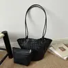 Bolsa tipo sacola estilosa e versátil com padrão trançado vazado, perfeita para mulheres, pode ser carregada como bolsa de ombro ou bolsa de mão, e tem grande capacidade, tornando-a ideal para uso casual