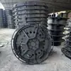 Fabricantes de Guangdong Venta al por mayor Cubiertas de registro redondas cuadradas de hierro dúctil de alta resistencia Cubiertas de registro de aguas pluviales y alcantarillado de carreteras urbanas municipales