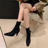 Botas Finas Elásticas Simples da Moda Pretas 2026 Outono e Inverno Novo Estilo Bico Quadrado Salto Fino Botas Curtas de Calçar para Mulheres