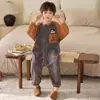 Saco de dormir para niños para primavera y otoño, algodón puro, ropa de casa para niños, mameluco de dibujos animados lindo estilo nuevo, ropa de dormir anti-patadas para bebé