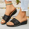 Chanclas de cuña transfronterizas europeas y americanas talla grande, nuevas para el otoño 2026, sandalias huecas con flores para mujer, suela suave, antideslizantes