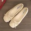 Mocassins de Camurça Planos Femininos 2026 Outono Novo Boca Rasa Laço Ballet Vermelho Sola Macia Sapatos Rasos Femininos