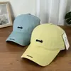 Gorra de Béisbol Bordada con Letras Nueva para Mujer Primavera/Verano, Ala Ancha, Adelgazante del Rostro, Versátil, Circunferencia de Cabeza Grande