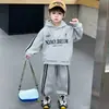 Conjunto de Otoño para Niños Fresco y Elegante 2026 Nuevo Conjunto de Dos Piezas con Sudadera con Capucha para Niños Pequeños