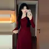 Vestido Asimétrico con Fruncidos Florales Rojos al por Mayor para Mujer, Ropa Interior Transfronteriza de Otoño e Invierno Vestido Largo Línea A