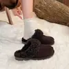 Otoño/Invierno 2026 Nuevo Estilo Coreano Pañuelo para la Cabeza de Lana de Cordero Medias Zapatillas Cómodas Versátiles Celebridad de Internet Lindo Peluche Forrado Zapatillas de Piel para Mujer