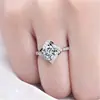 Anillo giratorio de trébol de cuatro hojas de moissanita de imitación de 1 quilate chapado en oro de 18K, anillo de boda con pétalos abiertos