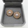 Pendientes de moda retro europeos y americanos de aleación chapada en oro, pendientes vintage de la serie Perla sin agujeros para las orejas para mujer.