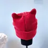 Gorro con orejas de oso de forro polar grueso de invierno para mujer, lindo gorro de pescador de pana con rayas verticales, gorro de color liso cálido con orejeras