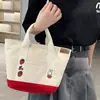 Bolsa de Mão Estilo Japonês Ins Fofa Bordada em Lona para Mulheres, Novo Modelo para Mães, Bolsa Tote Portátil para Sair, Lancheira para o Trabalho