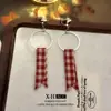 Pendientes de Clip Triangulares con Flecos a Cuadros de Tela Hueca Estilo Hong Kong, Geométricos de Lujo Ligero con Sensación de Alta Gama, Pendientes Retro Minimalistas Sin Perforación