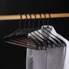 Perchero de Madera Maciza y Hierro Estilo Lujo Ligero de Hombro Ancho para Hotel Villa Modelo de Armario Perchero de Madera para el Hogar