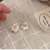 Elegantes Pendientes de Flor con Perlas Grandes para Mujer, Pendientes Únicos Estilo Nuevo 2025, Lujo Ligero, Sensación de Alta Gama, Pendientes Exquisitos para el Día a Día