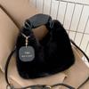 Bolsa de Mão de Pelúcia Feminina Casual Mao Mao Bolsa de Ombro 2023 Novo Estilo Coreano Outono e Inverno Textura de Alta Qualidade Bolsa de Axila
