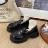 Mocasines negros de suela gruesa para mujer, otoño 06, cuero suave, estilo británico, zapatos pequeños de cuero JK versátiles, zapatos de una sola suela suave sin cordones