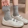 Calcetines de mujer sin costuras, calcetines de estilo japonés con volantes hasta la mitad de la pantorrilla, nueva colección de otoño, color liso, simples y versátiles, calcetines grises