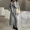 Conjunto Tricô Casual Simples Novo Outono Inverno Feminino com Gola Redonda Pulôver + Calça Solta 8 Pontos e Lenço Conjunto de Três Peças