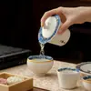 Juego de Té Cerámico para el Hogar Estilo Dinastías Tang y Song con Patrón de Mariposa Blanco, Azul y Dorado, Incluyendo Tetera, Gaiwan, Soporte para Tetera, Taza de Maestro, Taza de Té y Taza de Degustación