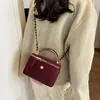 Mini caixa mini requintada de luxo leve, bolsa pequena, bolsa envelope vermelha, bolsa transversal com corrente de nicho feminino, toque de alta qualidade