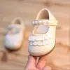 Sapatos de Princesa com Pérolas para Meninas 2025 Nova Coleção Primavera e Outono Estilo Pequena Fragrância Sapatos Rasos de Couro para Crianças Sapatos Macios com Solado para Bebês Meninas