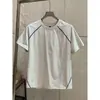 Camiseta Masculina Casual de Verão com Manga Curta Solta Decoração de Linha Preta Pequena Etiqueta Azul Claro Top com Gola Redonda para o Dia a Dia