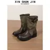 Botas de trabalho retrô de salto grosso na altura da panturrilha para mulheres, com patchwork de lona, bico redondo, acabamento desgastado e estilo de bota curta, perfeitas para uso casual e para criar uma silhueta mais fina, reminiscentes de botas western.