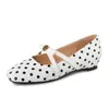 Sapato Mary Jane Super Fofo de Bolinhas 2026 Modelo Novo, Couro Completo por Dentro e por Fora, Salto Escondido de 4cm, Sapatos Femininos Estilo Fada para Combinar com Saias