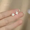 Pendientes de Trébol de Cuatro Hojas de Plata Pura S999, Pendientes Florales Simples y de Nicho Estilo Mini Ins, Accesorios Versátiles para el Día a Día, Dulces y Lindos