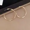 Exquisitos pendientes franceses con diseño de flor de diamante hueco, hebilla de oreja, nicho, moda, sencillos, ligeros, de lujo, de alta gama para mujer.