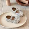 Zapatos de cuero plisado estilo Chanel, nueva versión coreana para niñas, primavera y otoño 2026, zapatos de princesa con lazo y suelas suaves