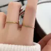 Anel Pequeno de Diamante Verde, Muito Fresco e Simples, Estilo Minimalista, Design Fino Básico, Anel para Dedo Indicador em Aço Titânio Cravejado de Diamantes Banhado a Ouro 18K para Mulheres