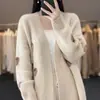 Cardigã de cashmere de gola V de comprimento médio, estilo coreano, para outono e inverno, para mulheres, casaco espesso com bordado de morango doce, top de suéter de lã