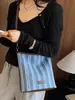 Bolso tipo cubo versátil y simple de verano, diseño de bolso tote de gran capacidad estilo fresco para el trabajo, nuevo bolso de hombro 2026