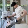 Cardigã masculino de manga curta para o verão com gola de lapela, feito de seda gelada, design simples de botões, nicho, estilo casual maduro, camisa de manga meia-manga lisa