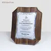 Placa de Honor de Madera de Nogal Placa de Premio Base de Madera Creativa Hecha a Medida Proveedor de Placas de Honor Producción de Certificados Corporativos