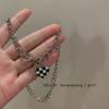 Collar con colgante de amor de tablero de ajedrez, diseño de nicho de lujo ligero, pulsera para mujer, estilo moderno y moderno, accesorios de cadena para clavícula que combinan con todo.