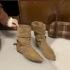 2026 Nuevas Botas Cortas Retro Merade Puntiagudas con Aumento de Altura Interior, Botas Vaqueras Apiladas Adelgazantes con Hebilla de Cinturón para Mujer
