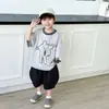 Traje fino de verano para niños 2026 nuevo elegante y moderno ropa de verano para bebé de 3 años conjunto suelto de dos piezas para niños