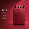 Mochila de laptop executiva simples e elegante com porta de carregamento USB externa, múltiplos compartimentos e logotipo personalizável - perfeita para estudantes e pessoas que se deslocam para o trabalho.
