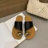 Sandalias planas tipo mule de estilo coreano para mujer, adecuadas para uso en exteriores, con suelas suaves y características antideslizantes, nuevo modelo de verano 2025 para uso en la costa y la playa
