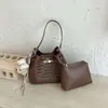 Bolsa de mão simples de design de nicho estilo coreano transfronteiriça para mulheres, bolsa tipo saco com padrão trançado, bolsa de ombro e transversal de cor sólida