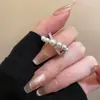 Anillo de Perla con Forma de Cruz Incrustado con Circonita, Simple y Versátil, Gama Alta, Joyería de Mano Elegante y a la Moda para Mujer, Lujo Ligero de Nicho