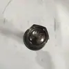 Tornillo de Rueda Trasera Mercedes-Benz 145 Largo Moleteado Tapa Antipolvo Color Pistola