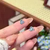 Aretes de Flor de Lirio Azul, Aretes Florales Femeninos y de Alta Gama, Estilo Nuevo, Frescos y Versátiles para Primavera y Verano, Hermosos Aretes