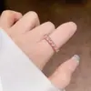 Anillo de Lujo Ligero con Diamantes Completos y Diamante Rosa Abierto Ajustable para Dedo Índice Apilable Anillo de Temperamento de Gama Alta Joyería Versátil para Mano Venta al por Mayor