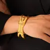 Pulseira Aberta Estilo Galeria Curva do Corpo Humano Ouro 18K Real Aço Titânio com Design Escultural Pesado, Textura de Boutique, Produto de Nicho